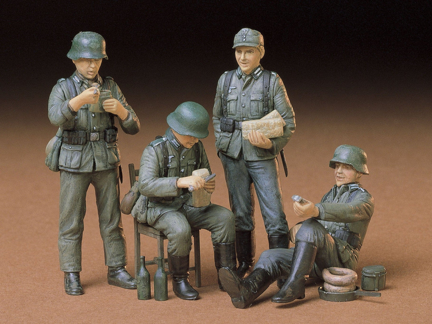 701 - Tamiya - 35129 - German Soldiers at Rest - painted model