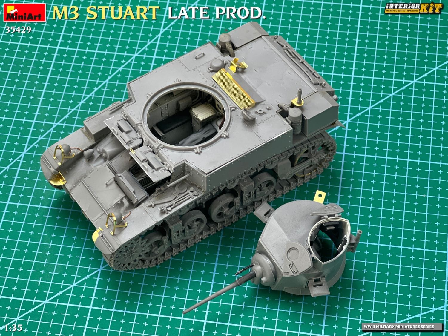 Miniart - 35429 - M3 Stuart (late) - unpainted model