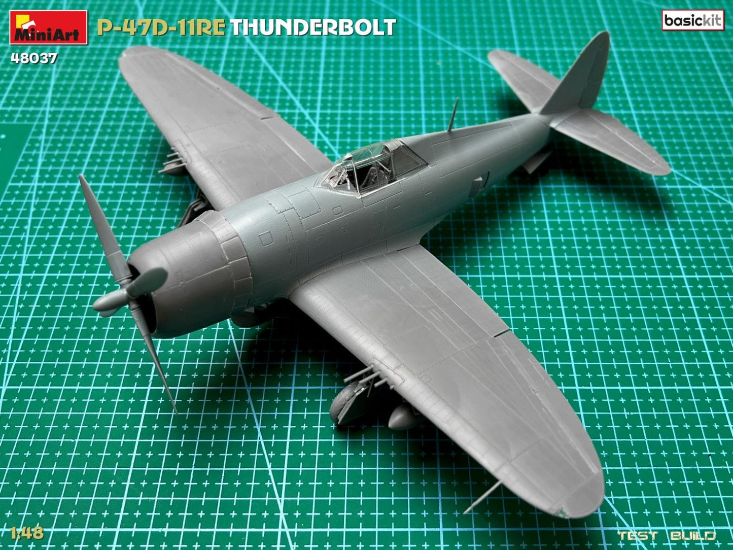 604 - Miniart - 48037 - Republic P-47D-11-RE Thunderbolt Razorback - unpainted model