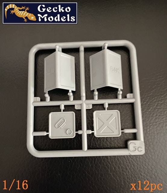 600 - Gecko Models - 16GM0040 - British 4 gal Petrol Tins Set (Early Type) - unpainted model