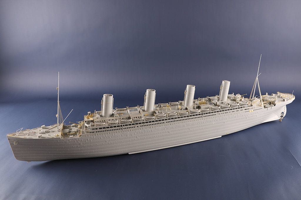Trumpeter - 03720 - HMT Olympic - unpainted model