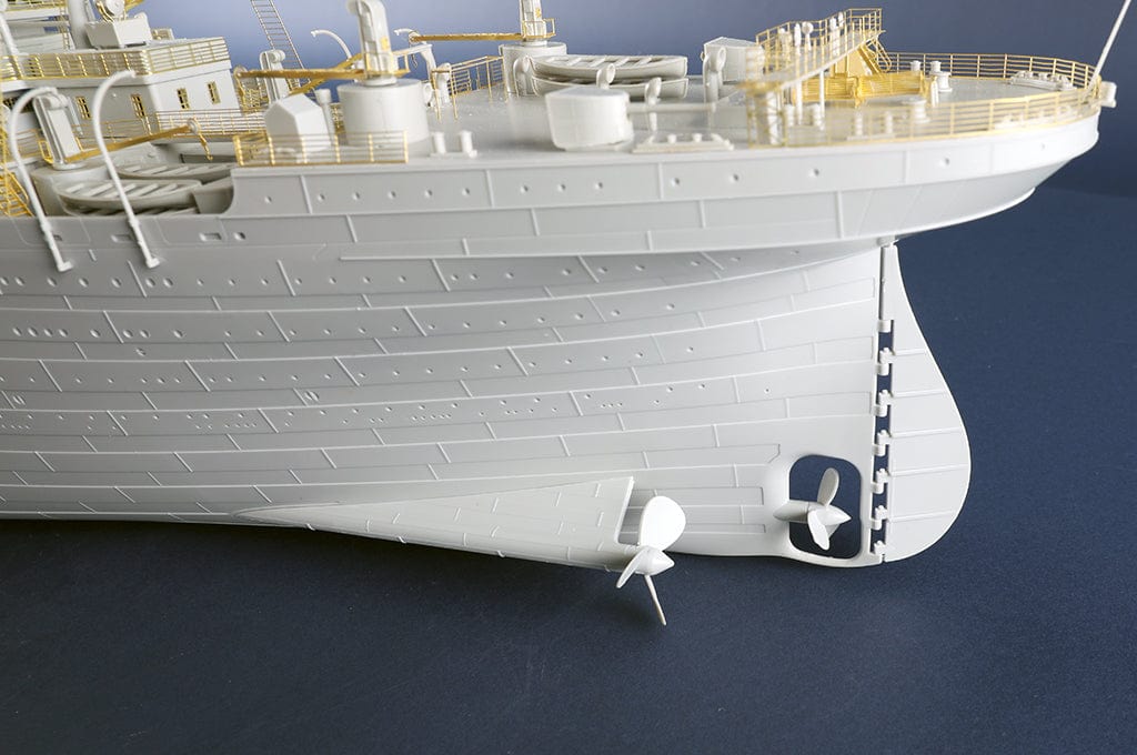 Trumpeter - 03720 - HMT Olympic - unpainted model
