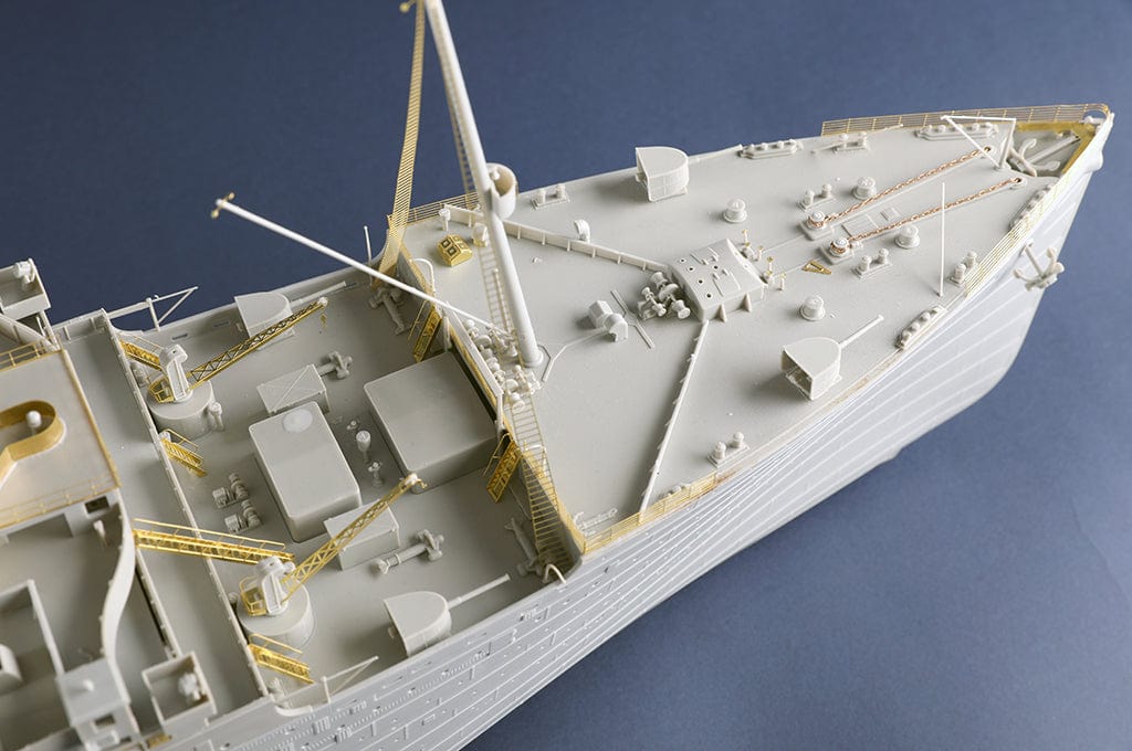 Trumpeter - 03720 - HMT Olympic - unpainted model