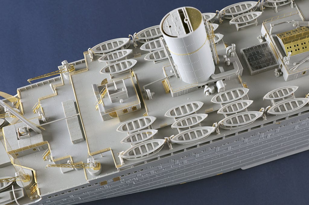 Trumpeter - 03720 - HMT Olympic - unpainted model