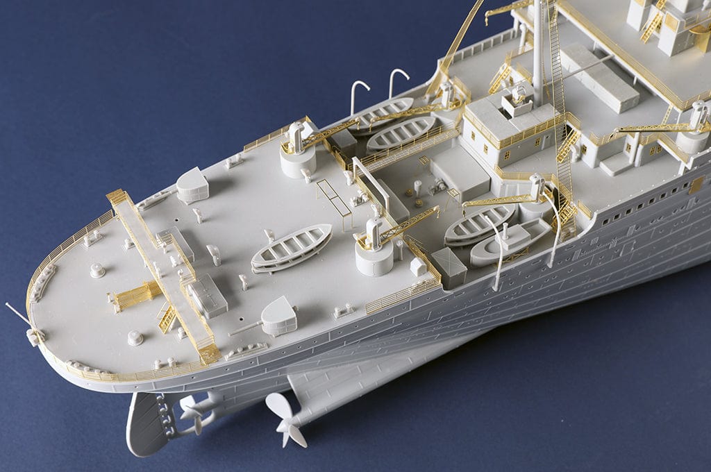Trumpeter - 03720 - HMT Olympic - unpainted model