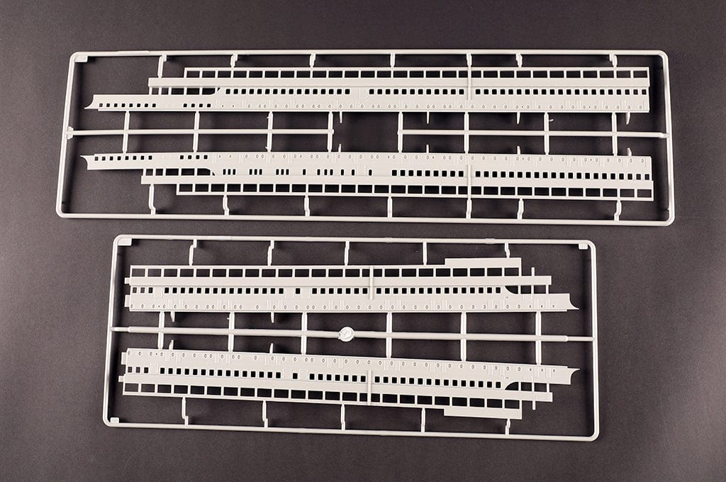 Trumpeter - 03720 - HMT Olympic - sprue