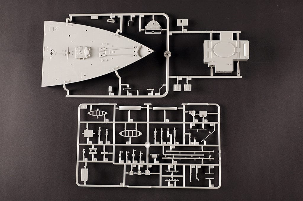 Trumpeter - 03720 - HMT Olympic - sprue