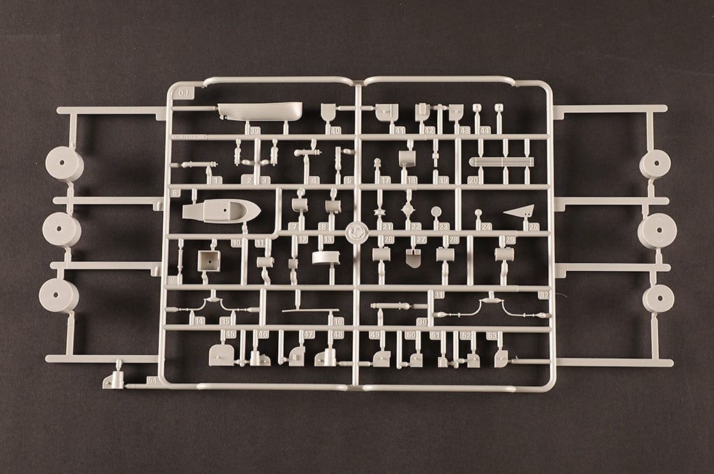 Trumpeter - 03720 - HMT Olympic - sprue