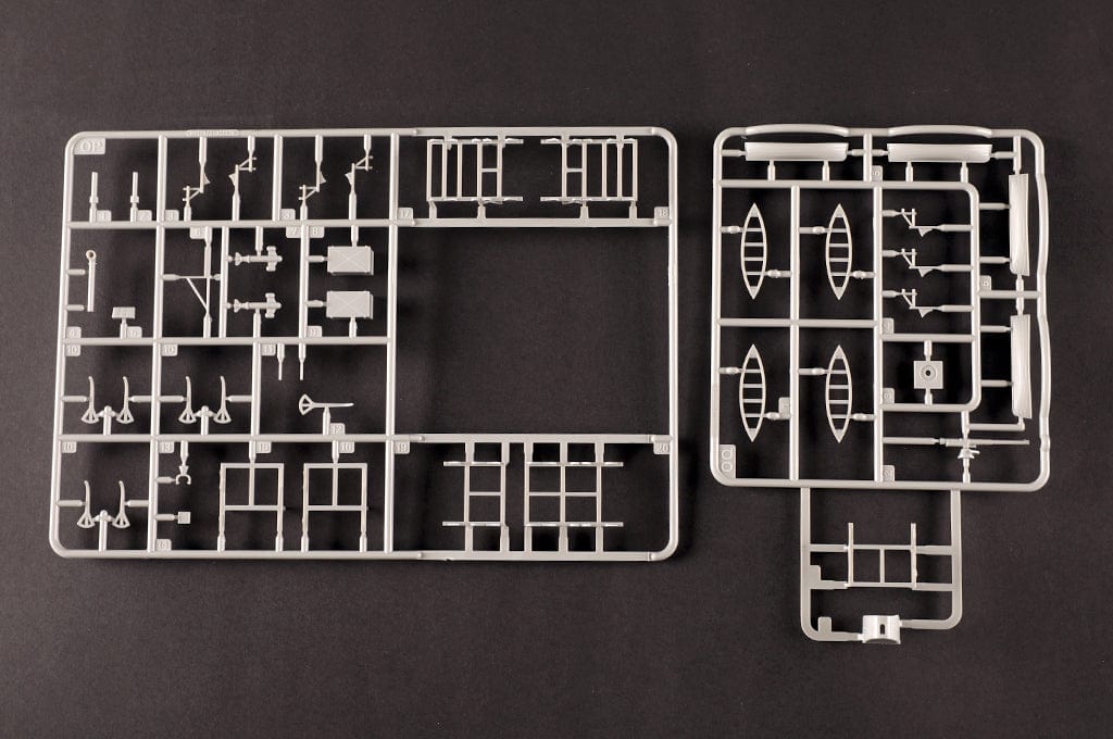 Trumpeter - 03720 - HMT Olympic - sprue