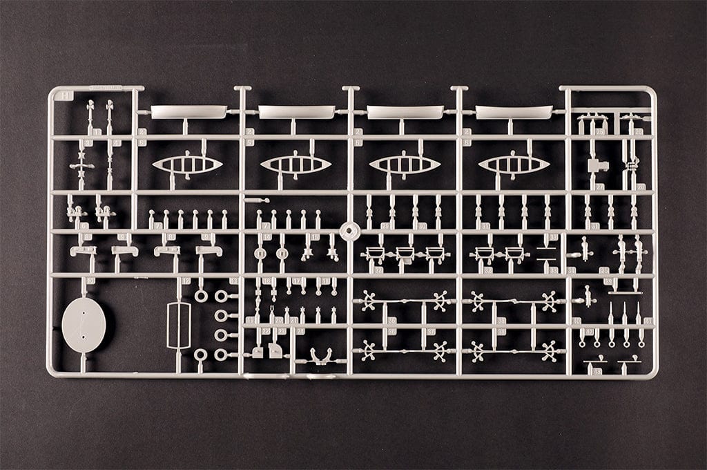 Trumpeter - 03720 - HMT Olympic - sprue