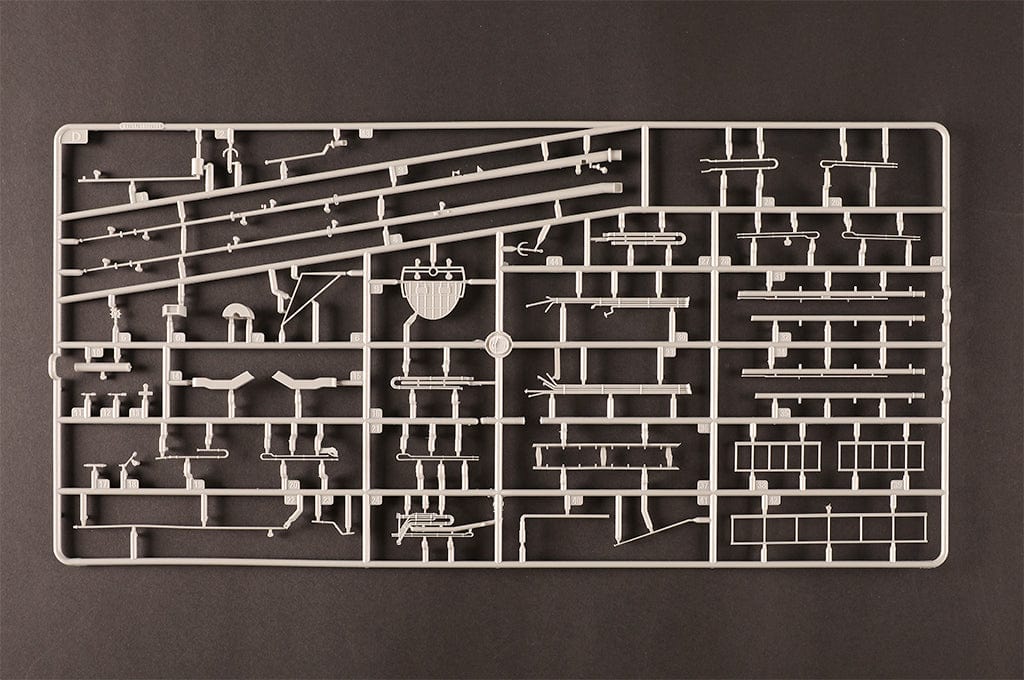 Trumpeter - 03720 - HMT Olympic - sprue