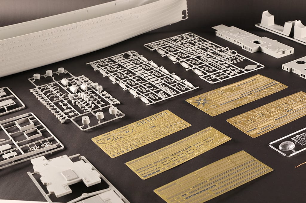 Trumpeter - 03720 - HMT Olympic - sprue