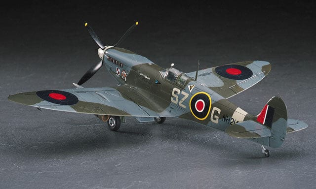 700 - Hasegawa - JT79 - Supermarine Spitfire Mk IXc - painted model