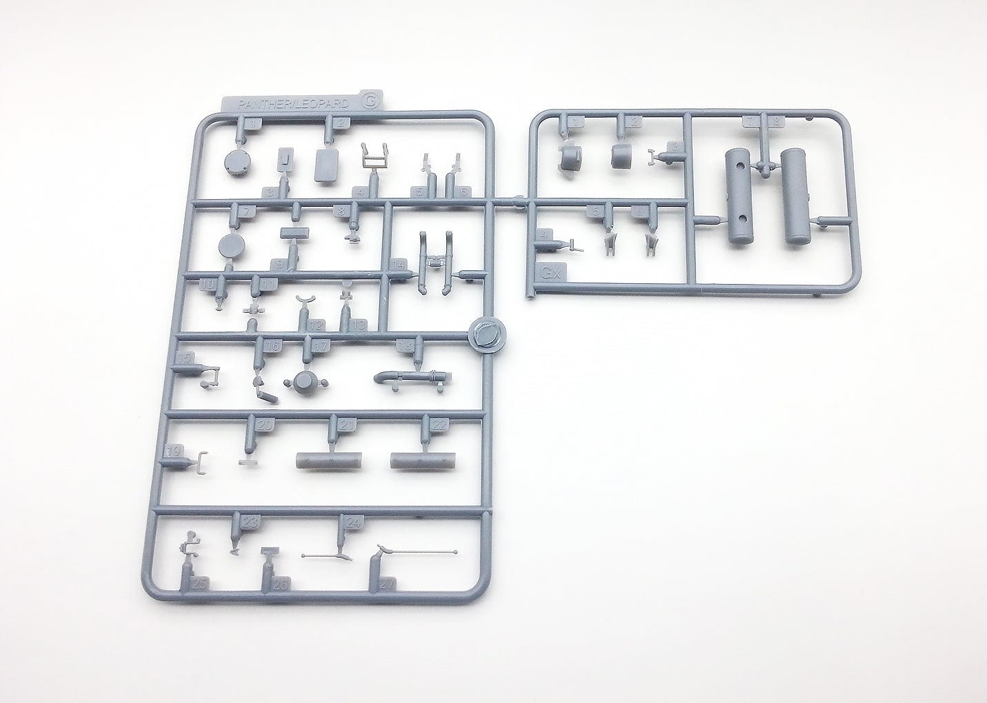 208 - Amusing Hobby - 35A004 - VK 16.02 Leopard - sprue