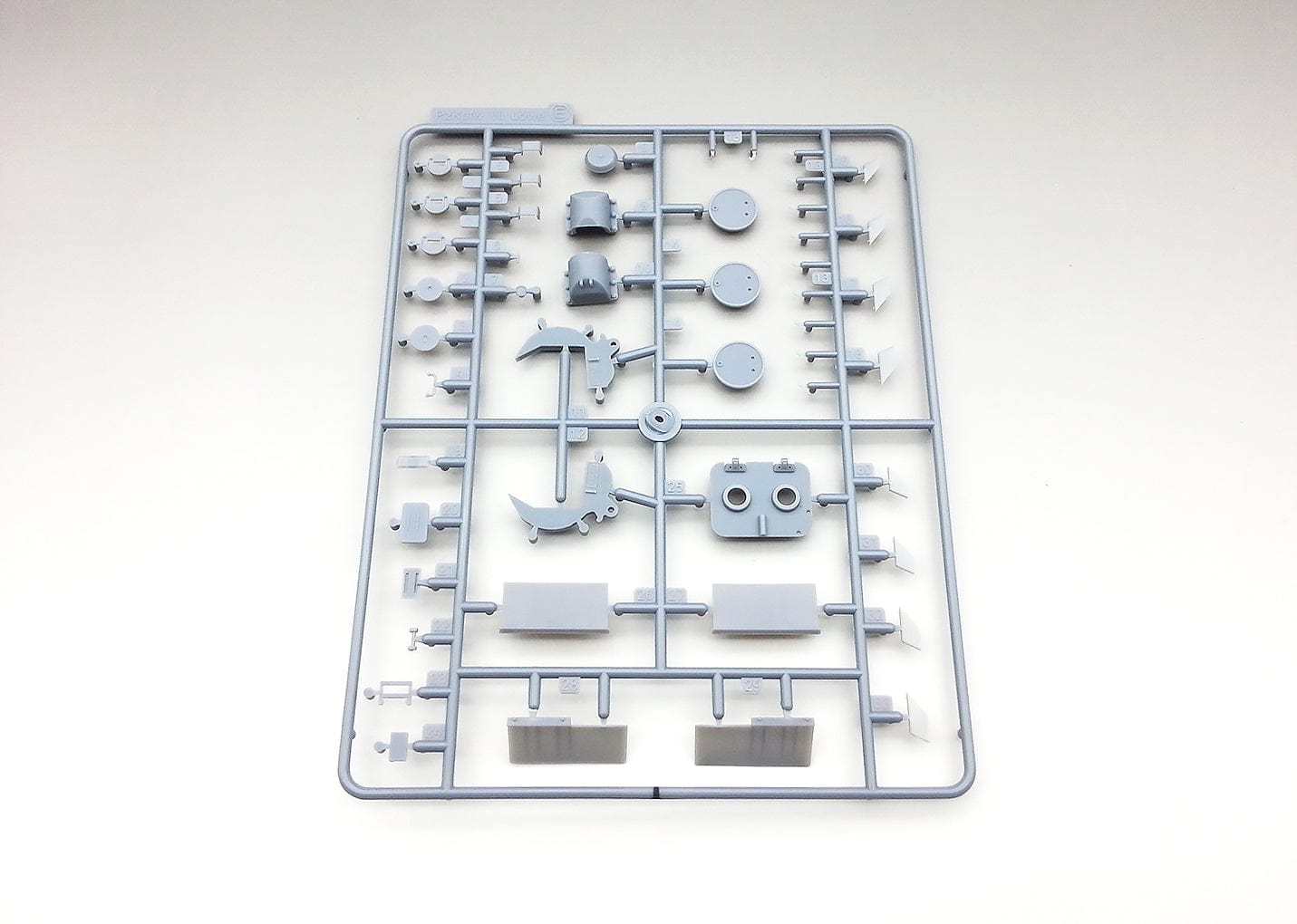 205 - Amusing Hobby - 35A007 - Pz.Kpfw. VII VK 72.01 (K) Löwe - sprue