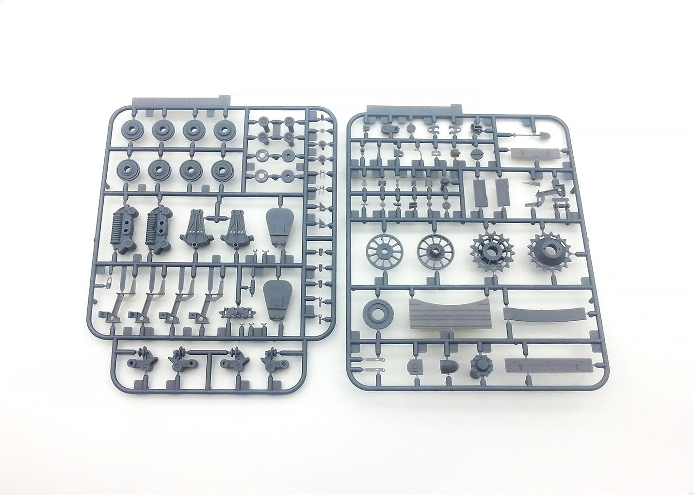 204 - Amusing Hobby - 35A008 - FV215 183mm - sprue