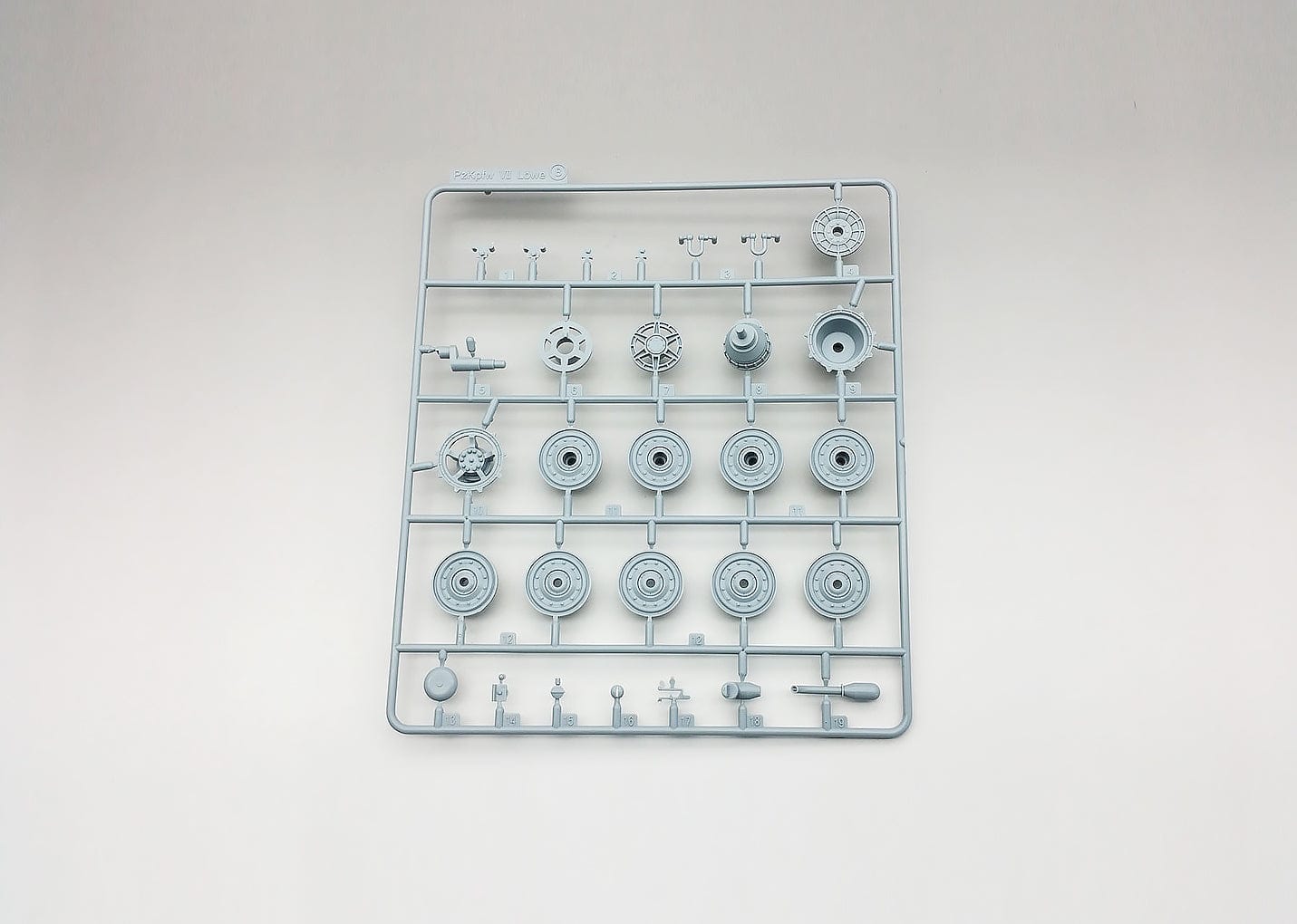 202 - Amusing Hobby - 35A014 - Geschützwagen Tiger GrW L/16 Mörser Grille 30 ‘Bär’ - sprue