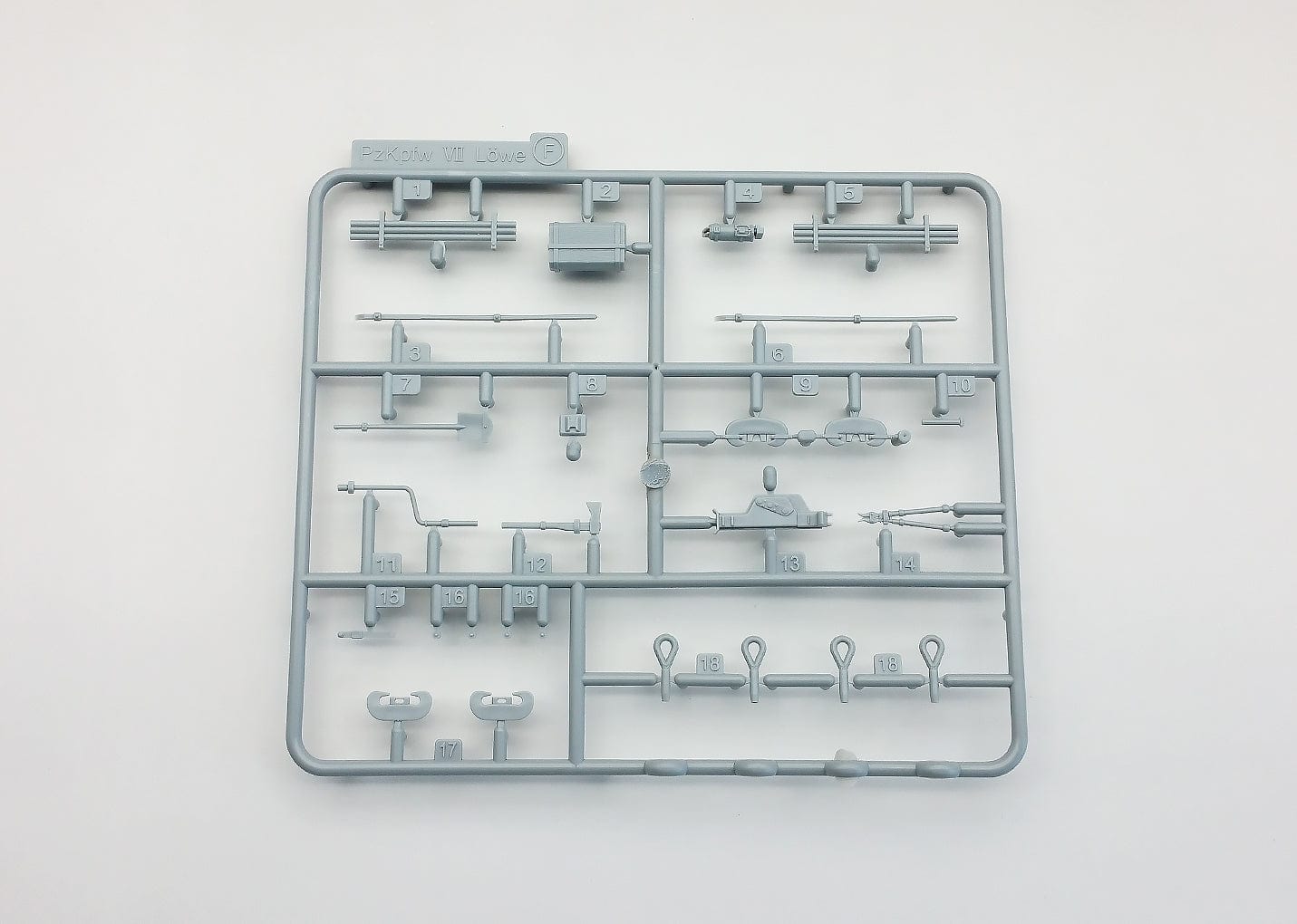 206 - Amusing Hobby - 35A017 - Jagdpanzer E-100 - sprue