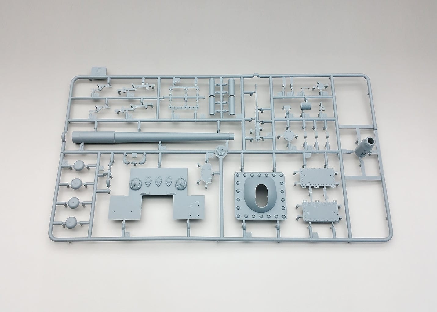 202 - Amusing Hobby - 35A017 - Jagdpanzer E-100 - sprue