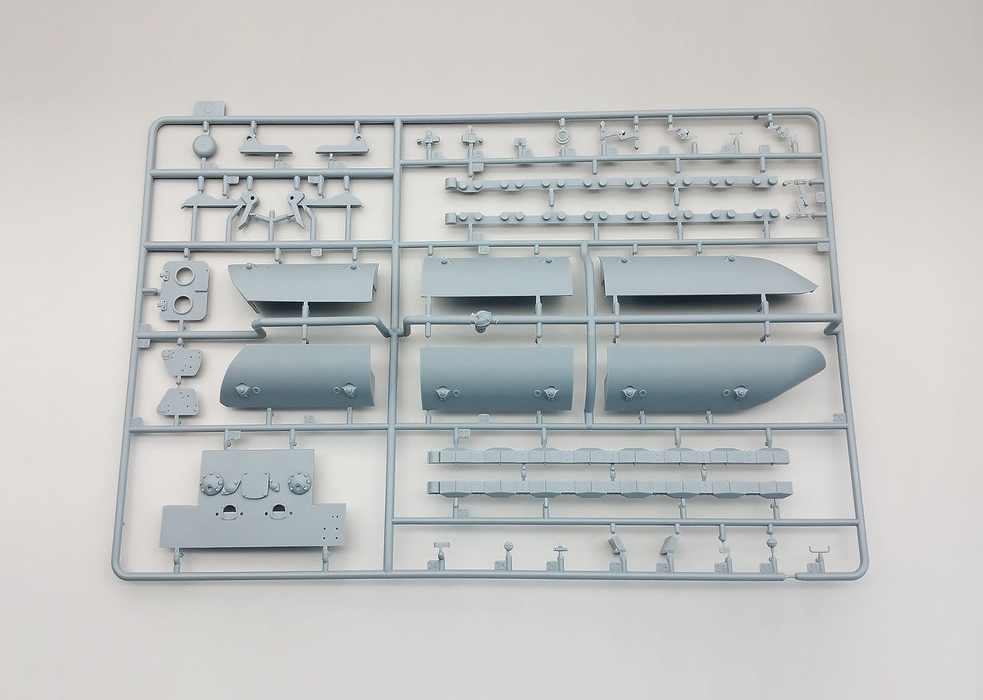 203 - Amusing Hobby - 35A017 - Jagdpanzer E-100 - sprue