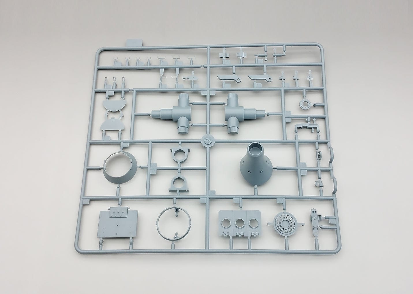 204 - Amusing Hobby - 35A017 - Jagdpanzer E-100 - sprue