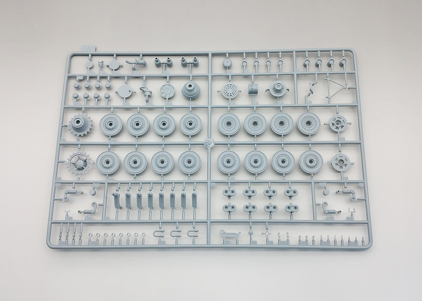 205 - Amusing Hobby - 35A017 - Jagdpanzer E-100 - sprue