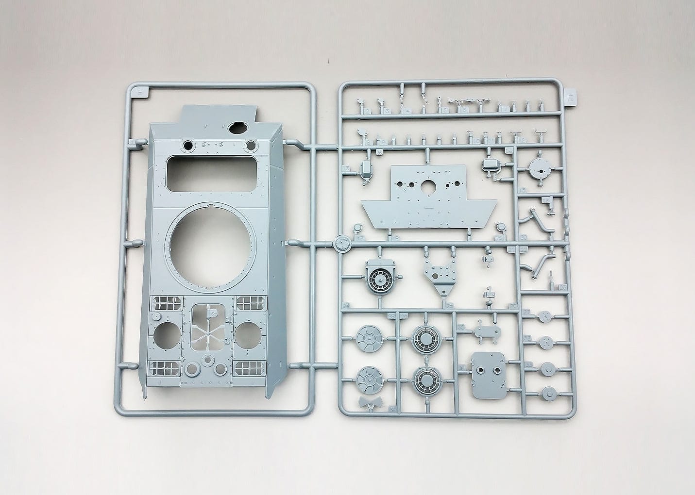 202 - Amusing Hobby - 35A018 - Pz.Kpfw. V Panther II - sprue