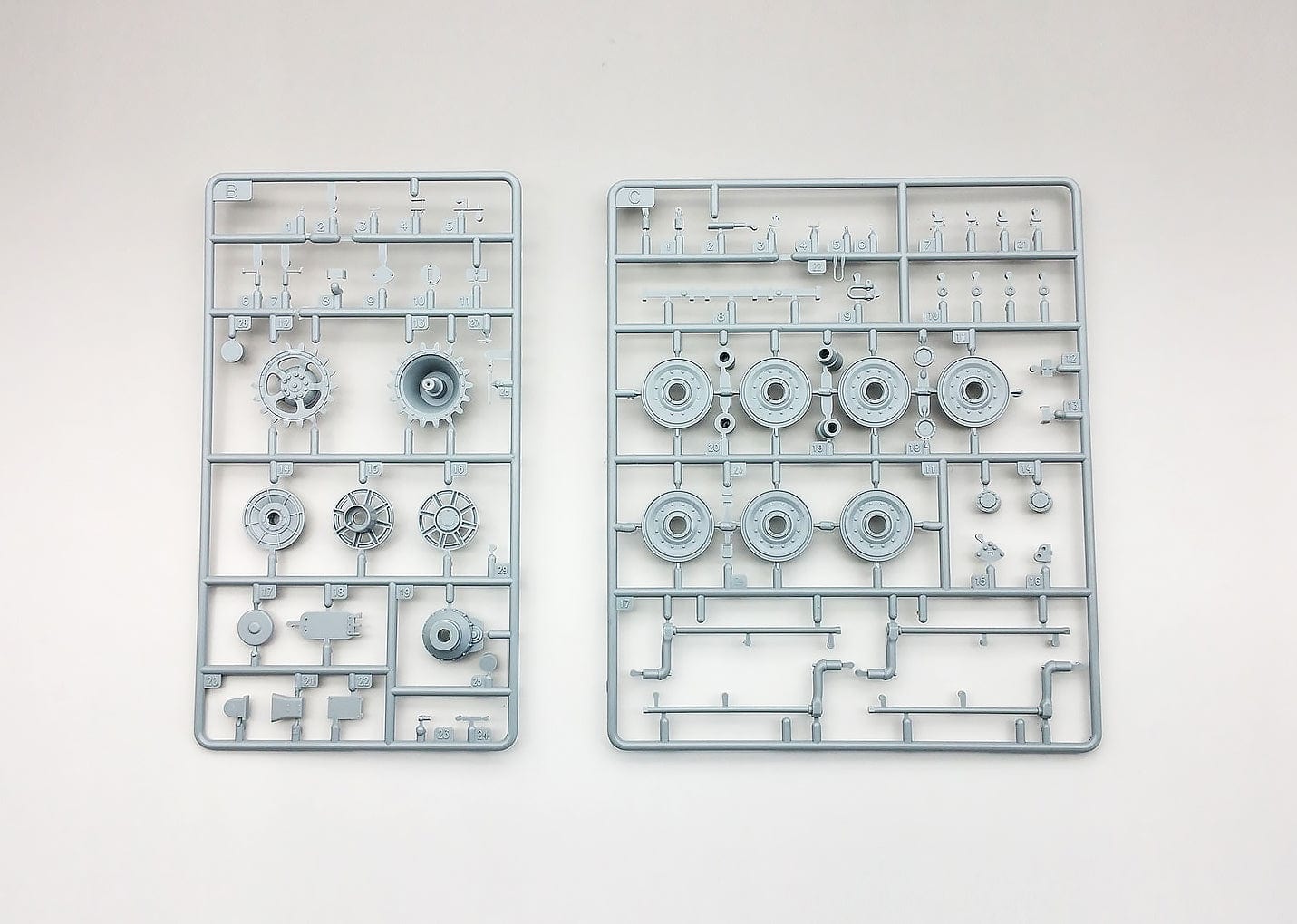205 - Amusing Hobby - 35A018 - Pz.Kpfw. V Panther II - sprue
