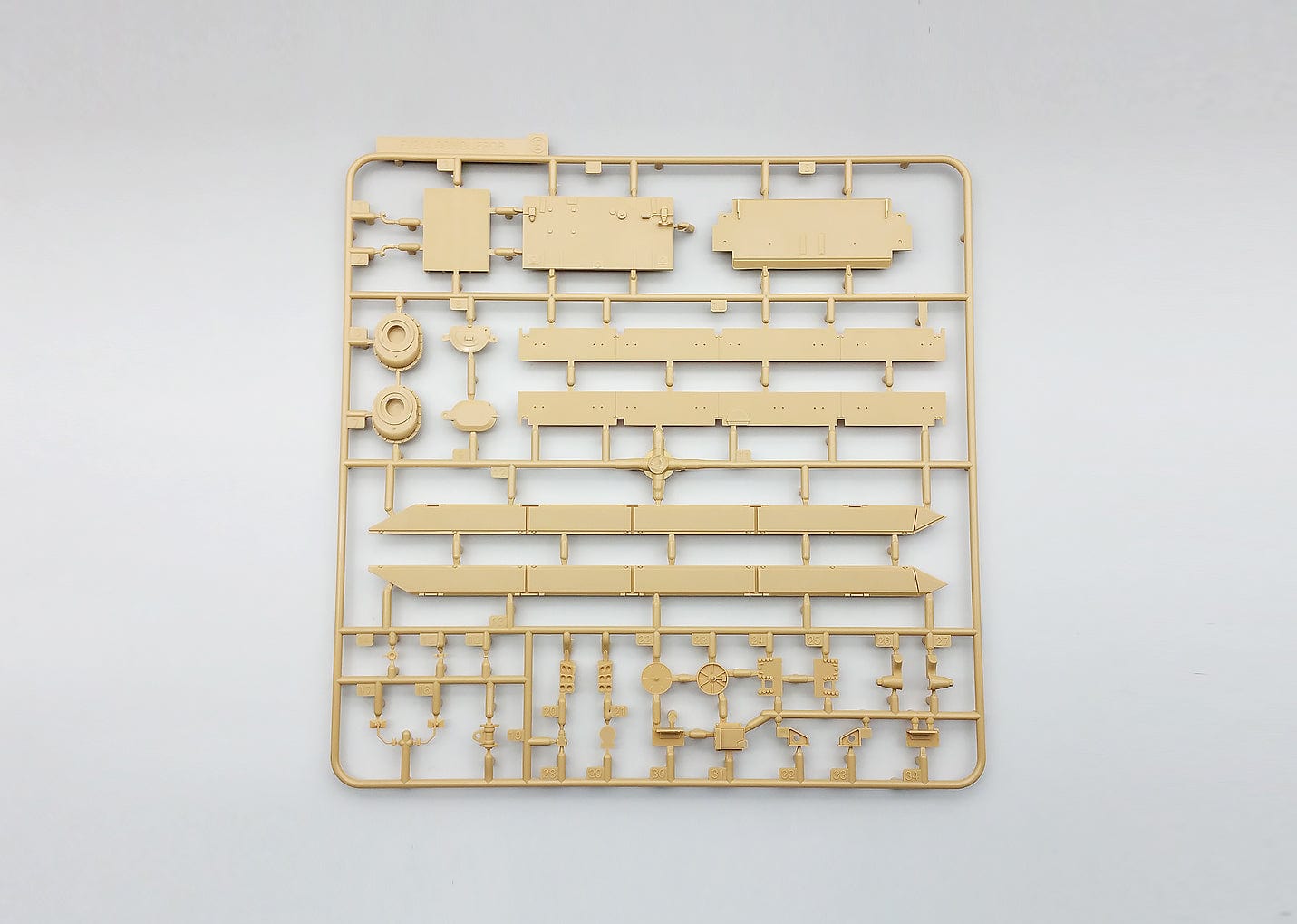 202 - Amusing Hobby - 35A027 - FV214 Conqueror Mk II - sprue