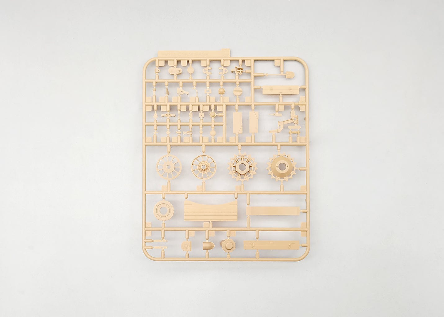 206 - Amusing Hobby - 35A042 - FV221 Caernarvon - sprue