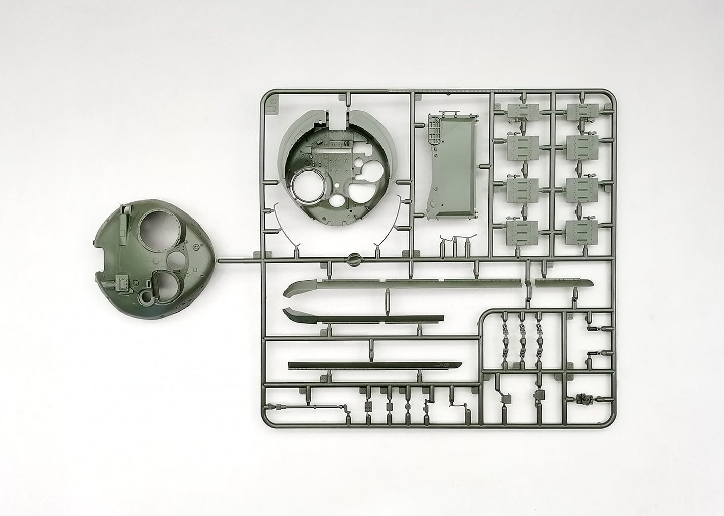 201 - Amusing Hobby - 35A052 - T-72 Ural - sprue