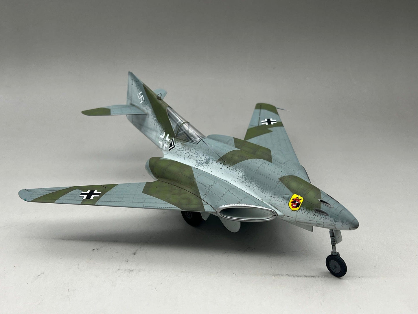701 - Amusing Hobby - 48A005 - Messerschmitt Me 262 HG III Entwurf III - painted model