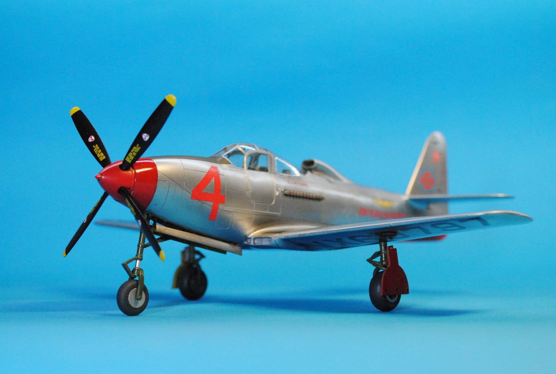 Dora Wings - 48007 - Bell P-63C Kingcobra Racer - painted model