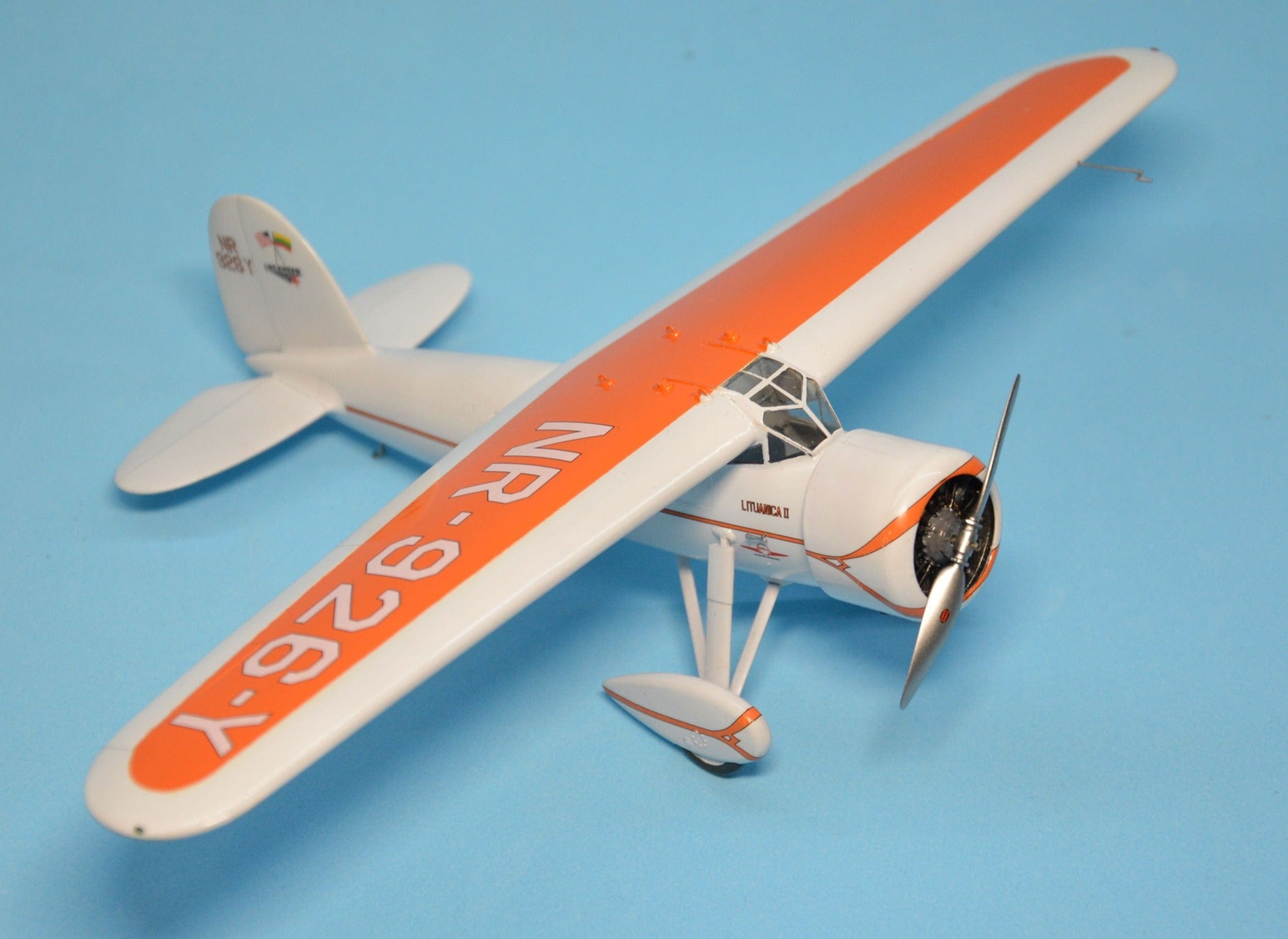 Dora Wings - 48024 - Lockheed Vega 5B/C - painted model