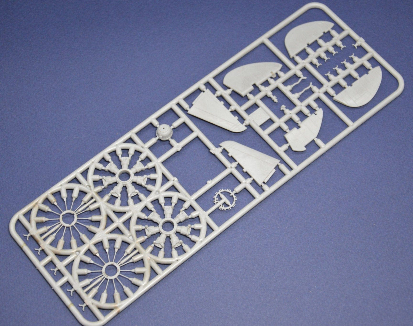 200 - Dora Wings - 48013 - Seversky P-35A - sprue