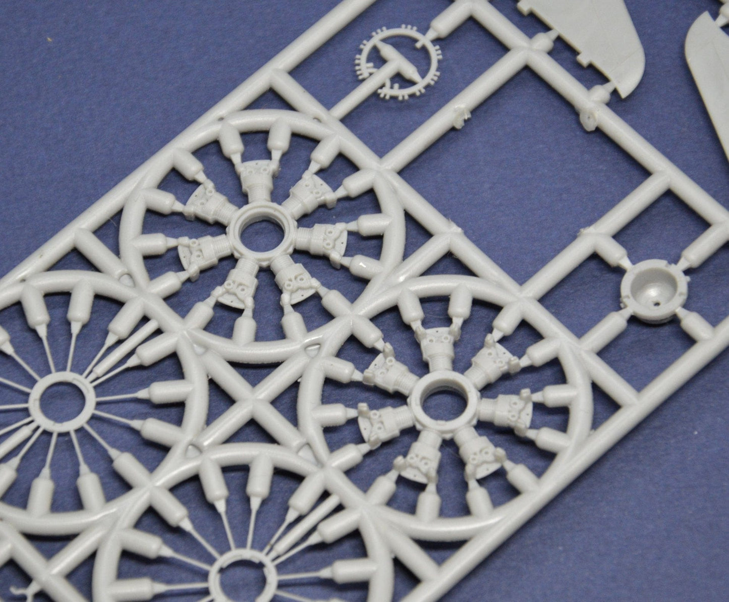 201 - Dora Wings - 48014 - Seversky 2PA/B6 - sprue