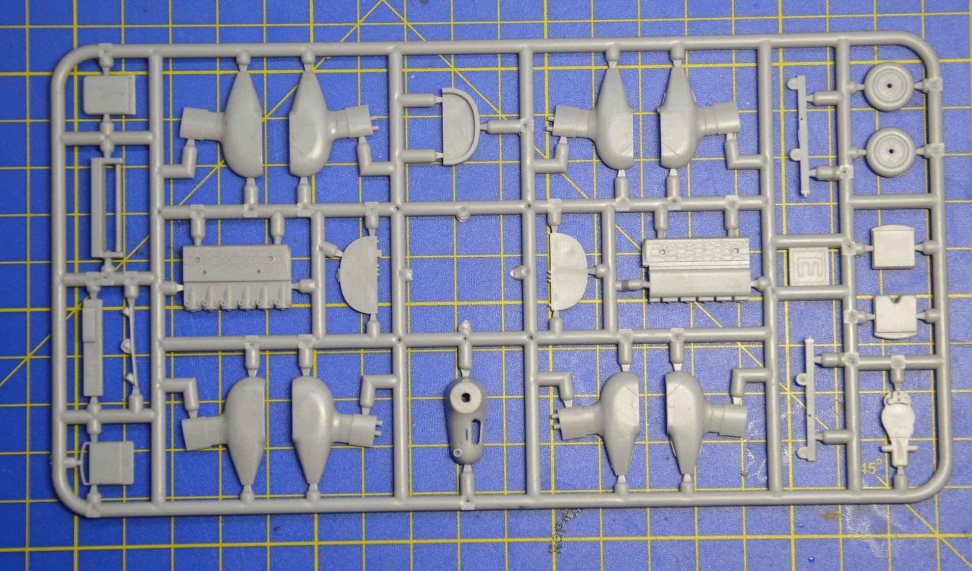 Dora Wings - 48011 - Seversky A8V1 - sprue