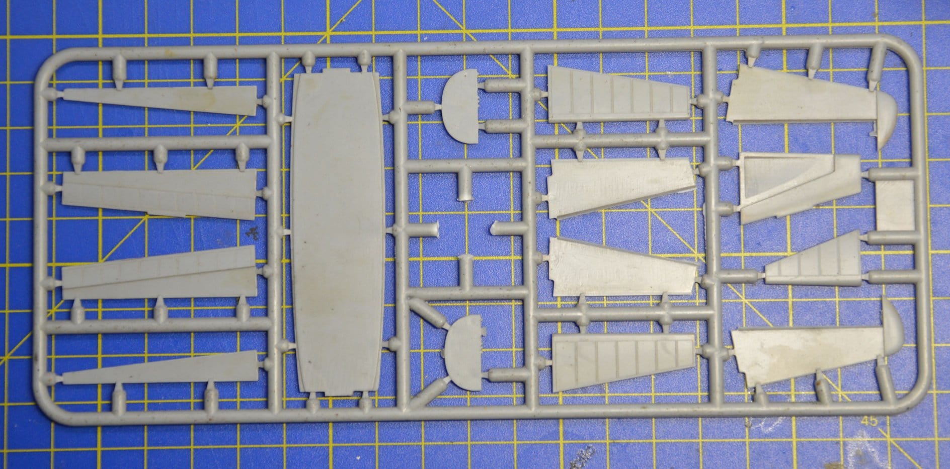 Dora Wings - 48024 - Lockheed Vega 5B/C - sprue