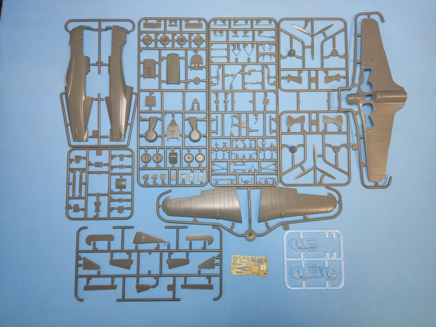200 - Dora Wings - 48026 - Gee Bee (early) - sprue