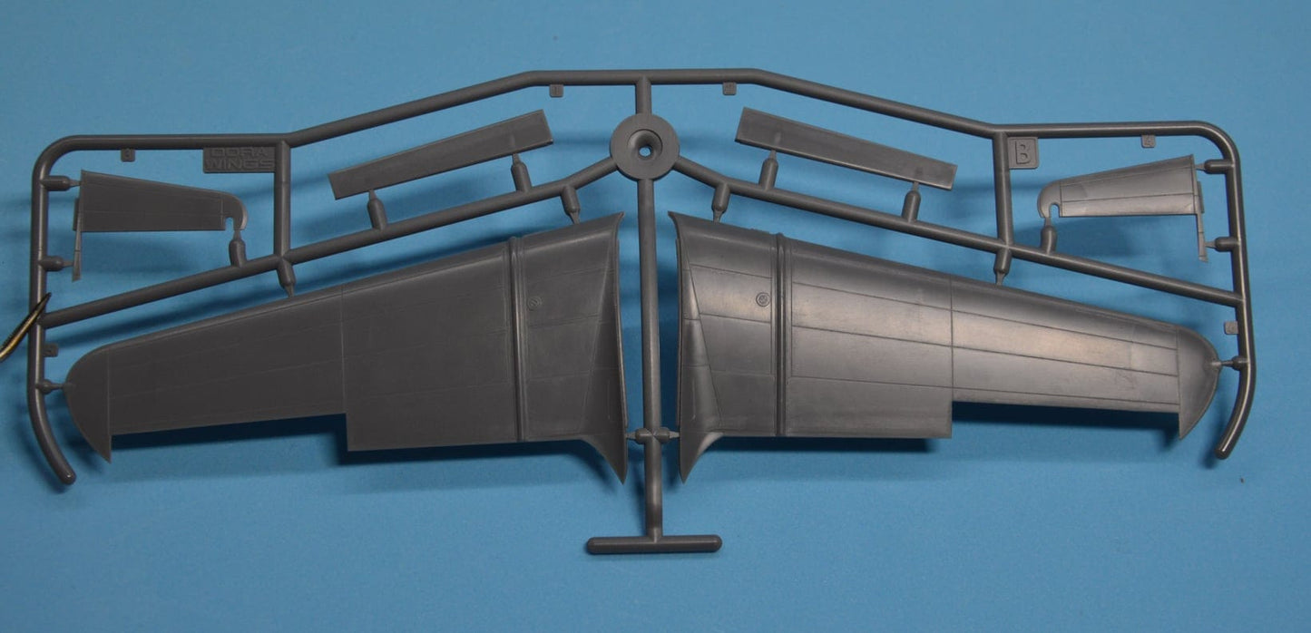 205 - Dora Wings - 48024 - Lockheed Vega 5B/C - sprue