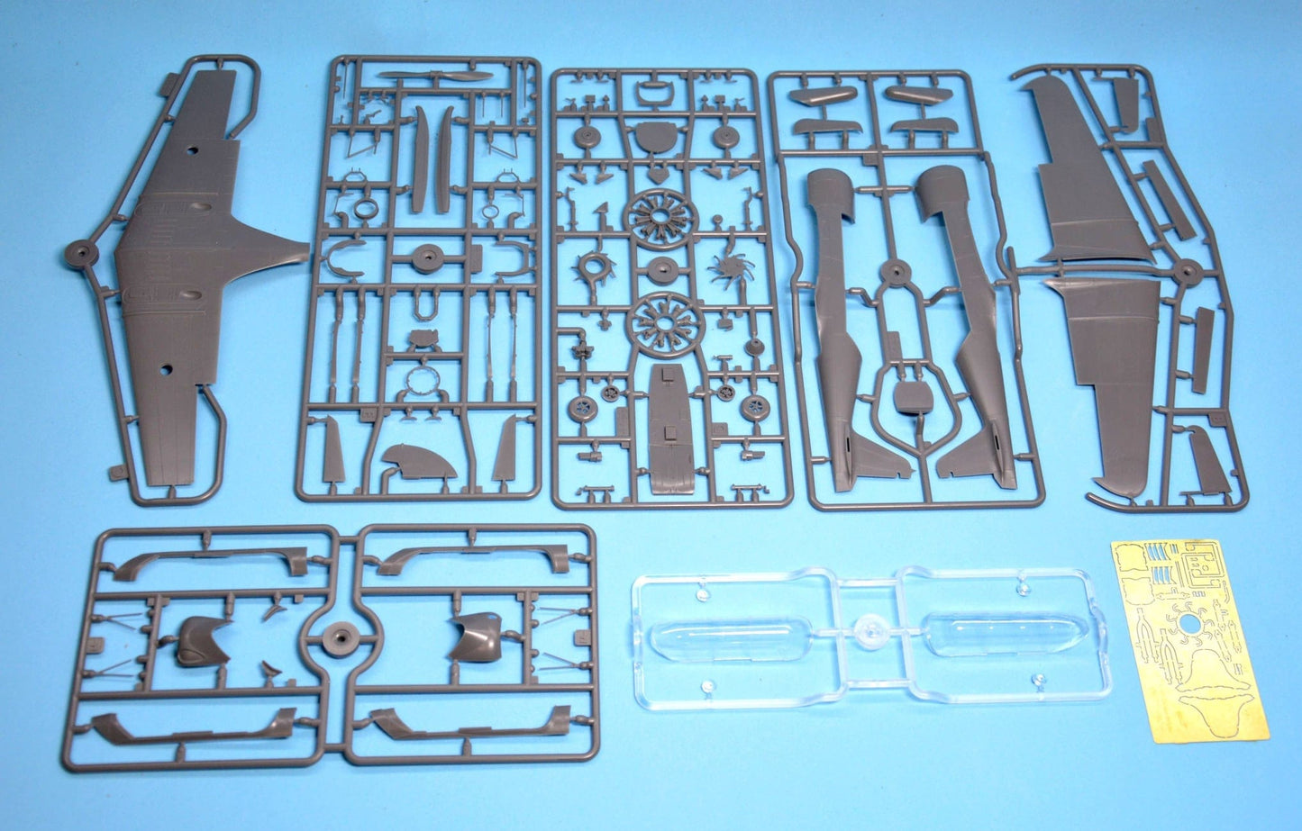 200 - Dora Wings - 48032 - Republic P-43A-1 Lancer - sprue
