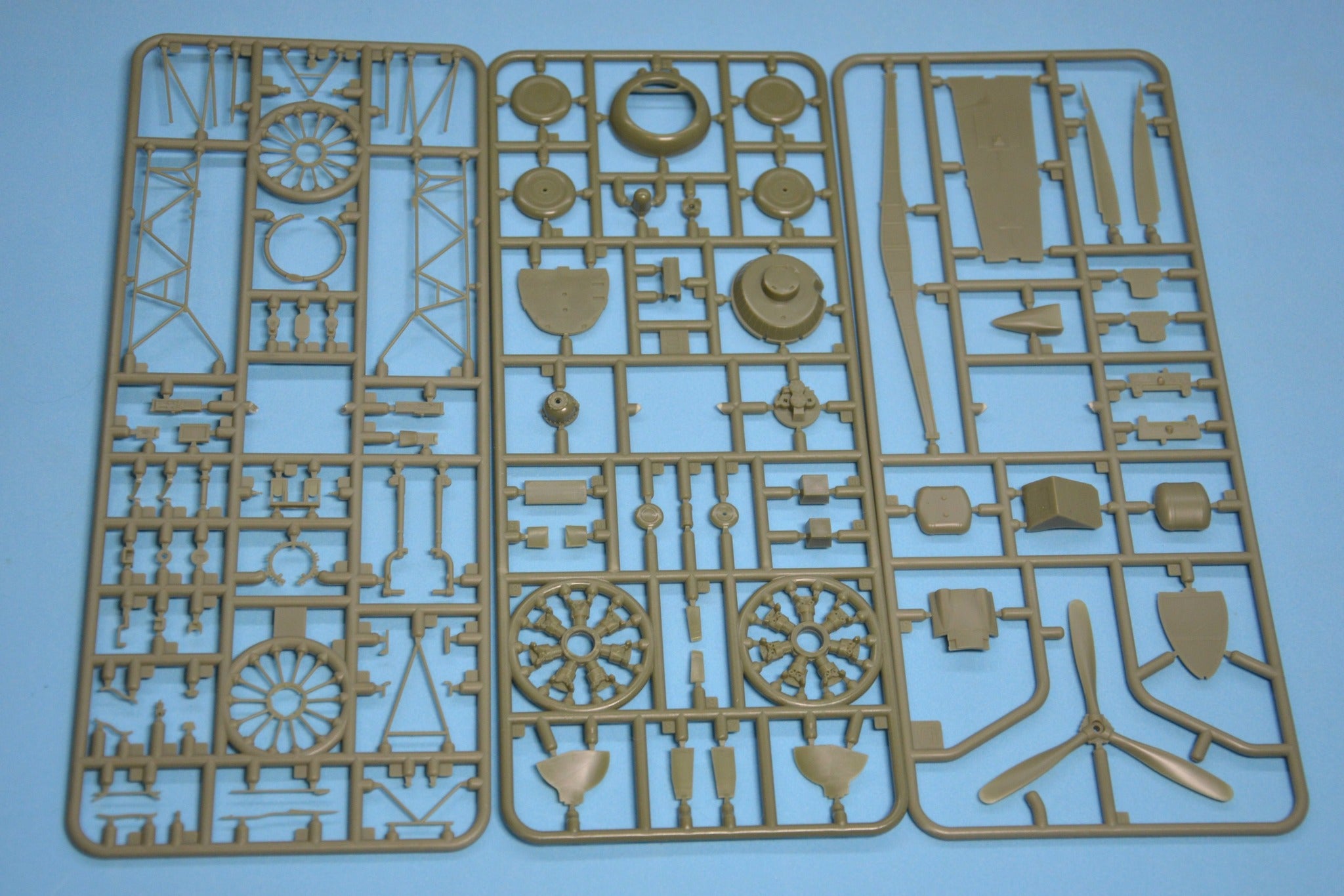 Dora Wings - 48050 - Vultee Vanguard Mk I / J 10 Vanguard - sprue