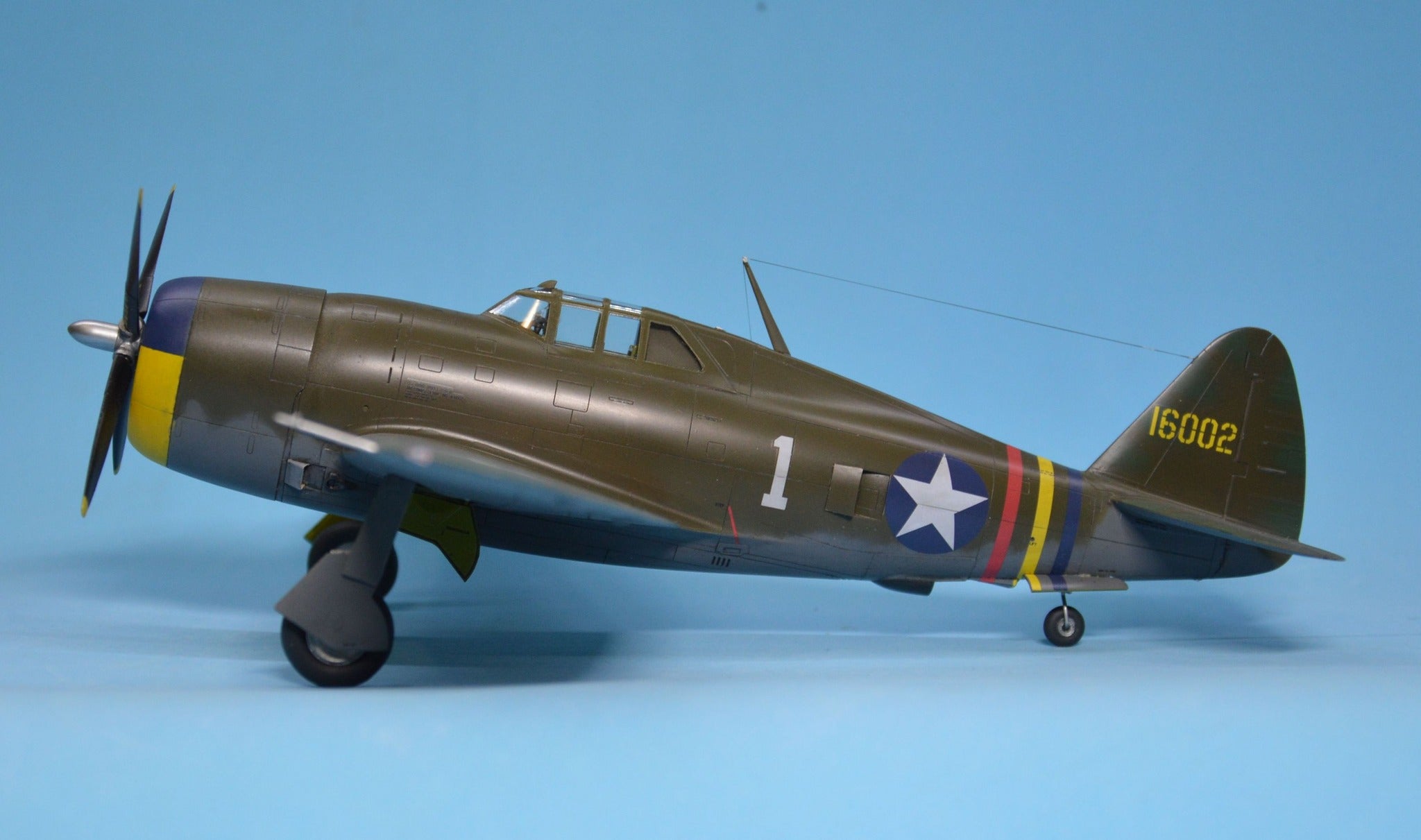 Dora Wings - 48051 - Republic P-47B Thunderbolt - painted model