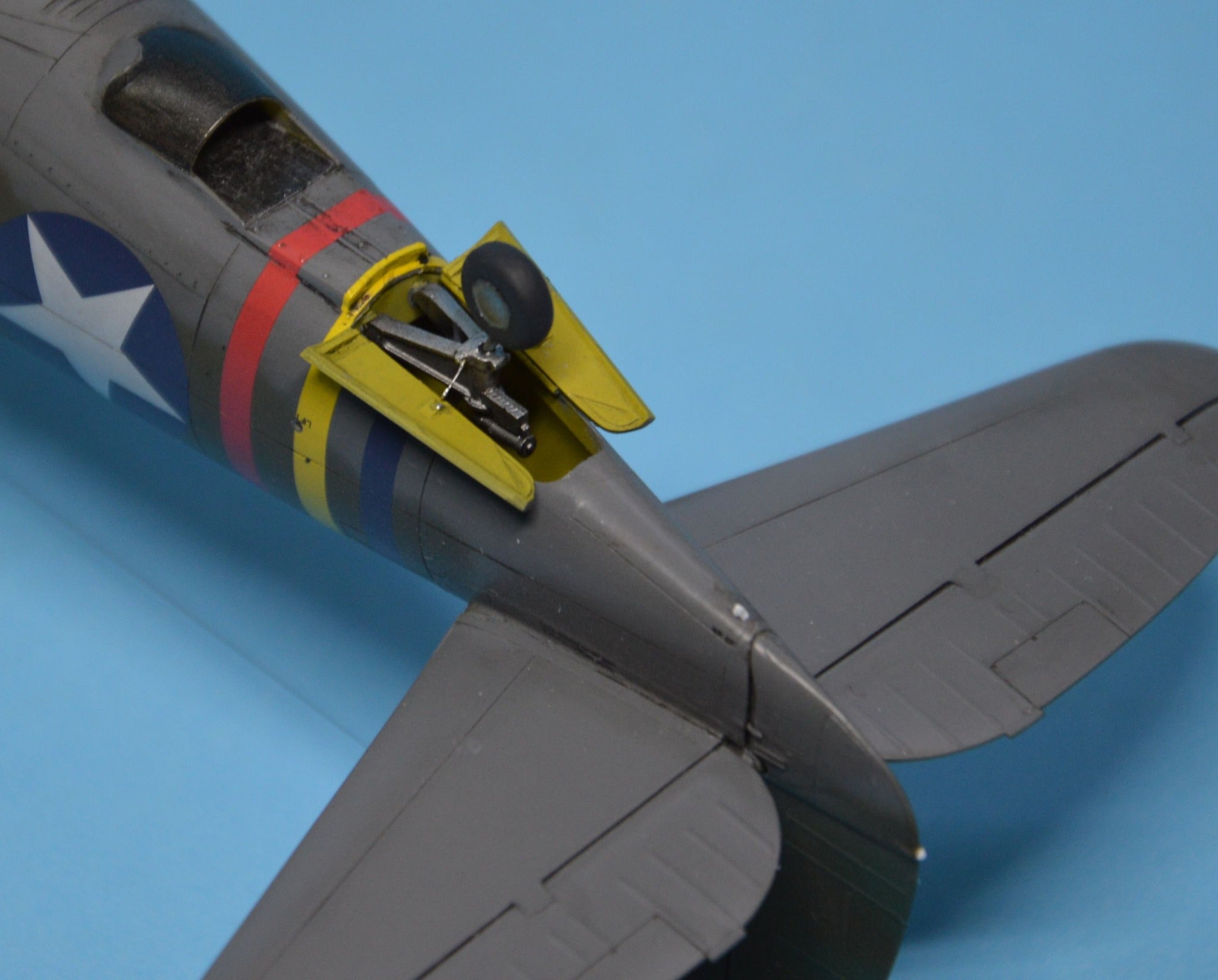 Dora Wings - 48051 - Republic P-47B Thunderbolt - painted model