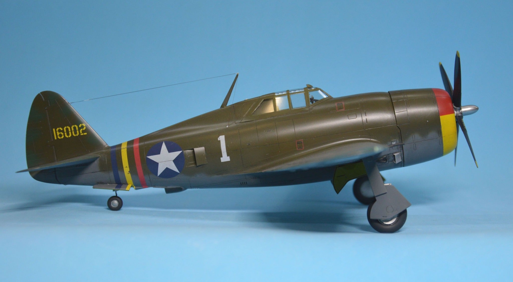 Dora Wings - 48051 - Republic P-47B Thunderbolt - painted model