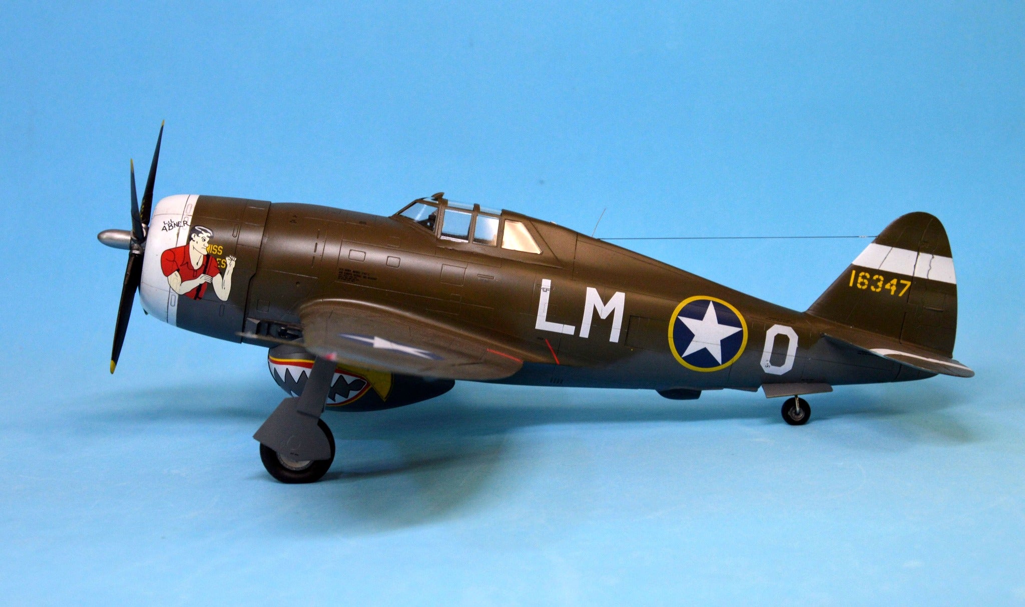 Dora Wings - 48054 - Republic P-47C Thunderbolt with Ferry Tank - painted model