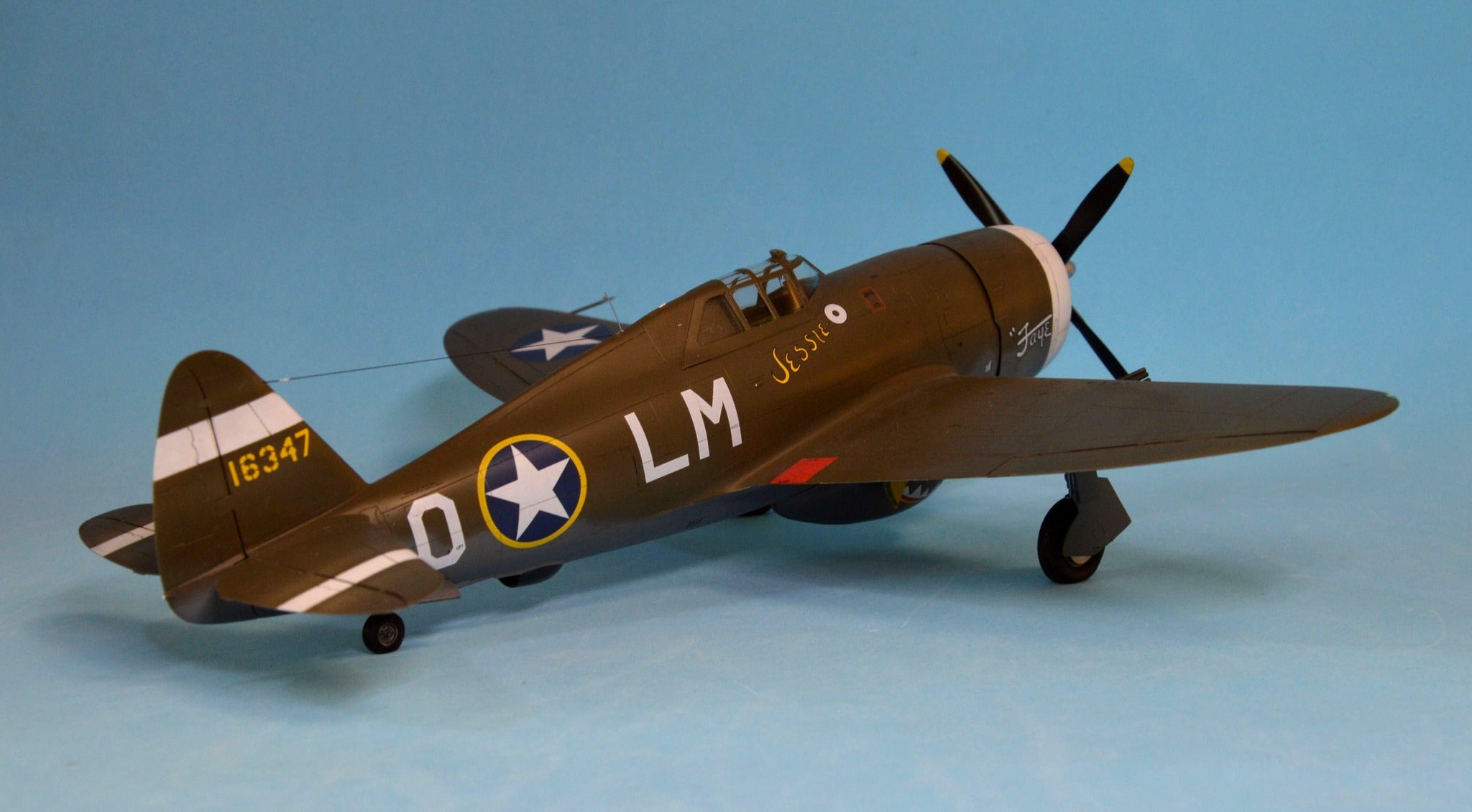 Dora Wings - 48054 - Republic P-47C Thunderbolt with Ferry Tank - painted model