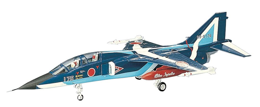 700 - Hasegawa - C05 - Mitsubishi T-2 ‘Blue Impulse’ - painted model