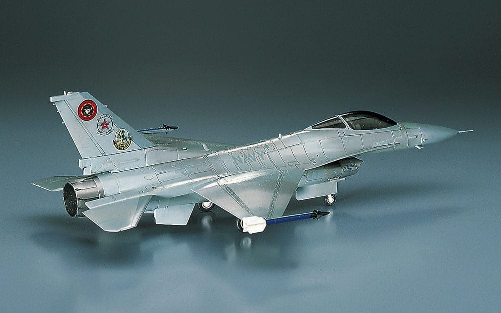 700 - Hasegawa - C12 - General Dynamics F-16N Fighting Falcon - painted model