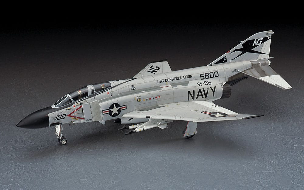 700 - Hasegawa - PT06 - McDonnell Douglas F-4J Phantom II - painted model